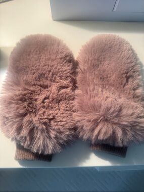 Anthropologie Plush Faux-Fur Mittens